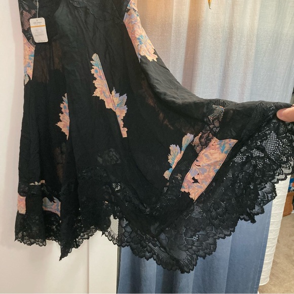 ❌SOLD❌Intimately Free People Black Floral Lace Dress - Picture 7 of 10